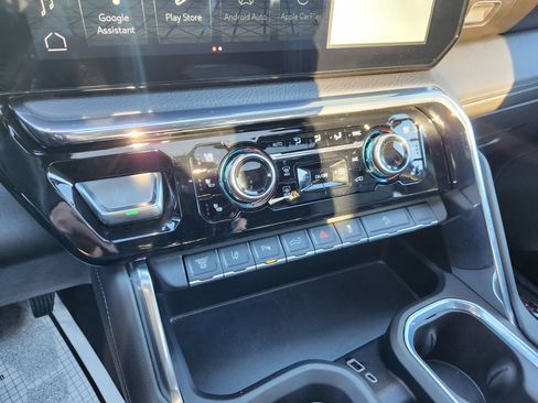 Used 2024 GMC Sierra 2500 Denali w/ Denali Reserve Package image 27