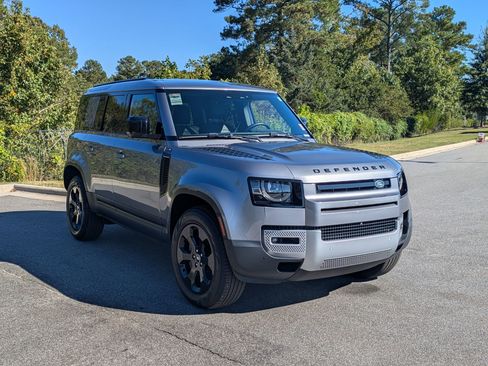 Certified 2023 Land Rover Defender 110 SE image 3
