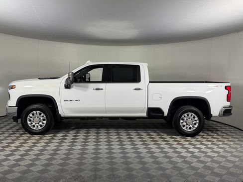 Used 2025 Chevrolet Silverado 2500 LTZ AWD/4WD image 10