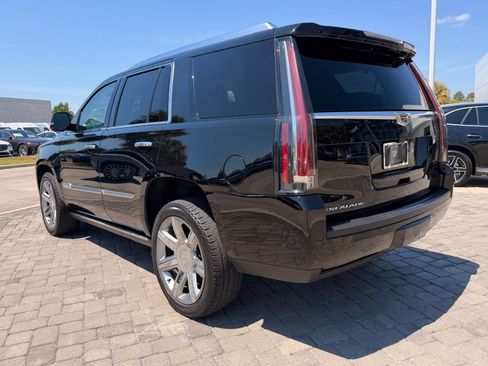 Used 2019 Cadillac Escalade Premium Luxury image 11