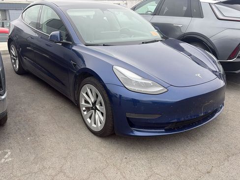 Used 2022 Tesla Model 3 RWD image 1