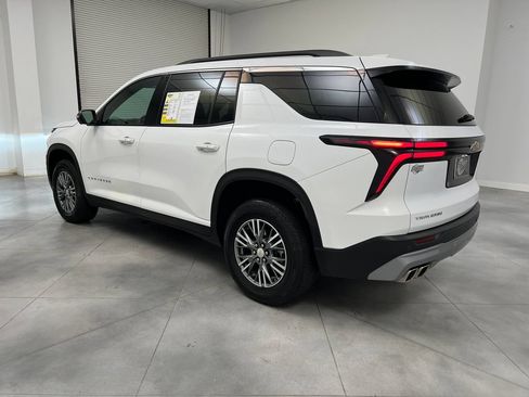 Used 2024 Chevrolet Traverse LT FWD image 6
