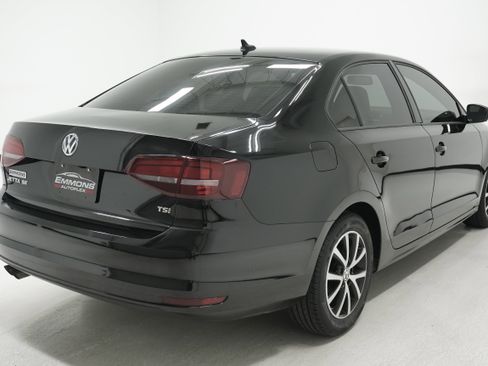 Used 2016 Volkswagen Jetta SE image 4
