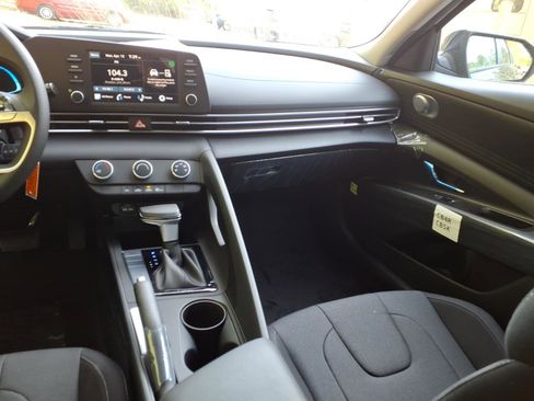 New 2026 Hyundai Elantra SE FWD image 8