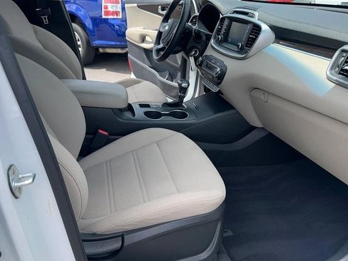Used 2019 Kia Sorento FWD w/ LX Convenience Package image 28