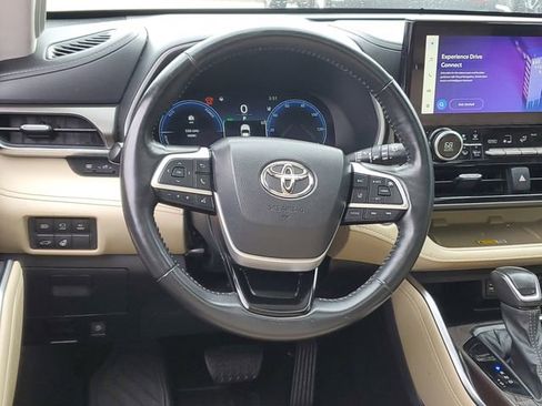 Used 2023 Toyota Highlander Limited image 12