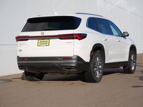 Used 2025 Buick Enclave Preferred image 3