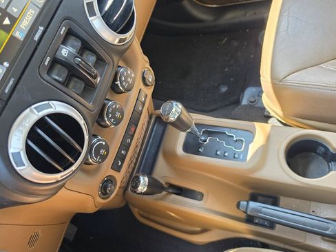 Used 2015 Jeep Wrangler Unlimited Sahara w/ Max Tow Package AWD/4WD image 14