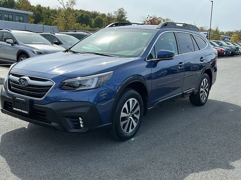 Certified 2022 Subaru Outback Premium image 3