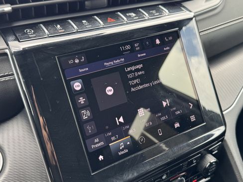 Used 2025 Jeep Grand Cherokee Altitude image 19