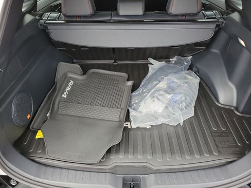 Used 2025 Toyota RAV4 XSE w/ Premium Package image 8