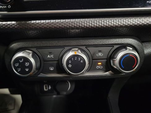 Used 2020 Nissan Kicks S image 18