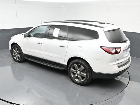 Used 2017 Chevrolet Traverse LT image 28