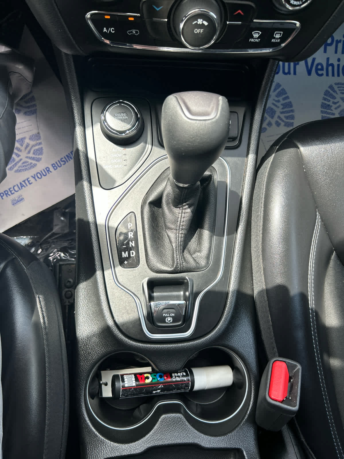 Used 2019 Jeep Cherokee Latitude Plus w/ Cold Weather Group AWD/4WD image 19