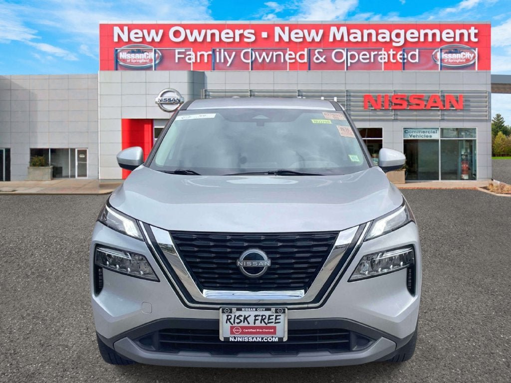 Used 2023 Nissan Rogue SV AWD/4WD image 2