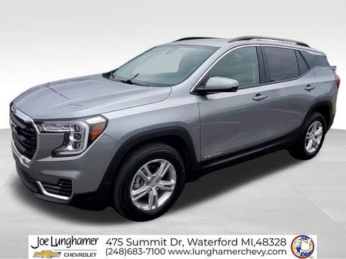 Used 2023 GMC Terrain SLE w/ Driver Convenience Package image 4