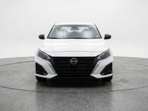 Used 2025 Nissan Altima 2.5 SV image 2