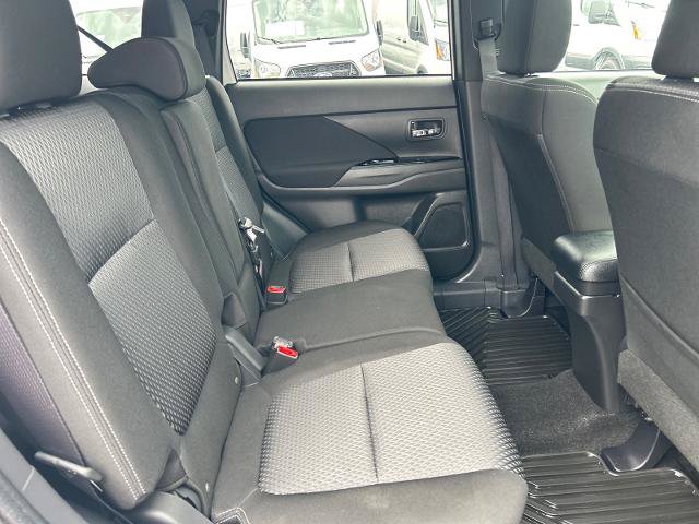 Used 2018 Mitsubishi Outlander LE AWD/4WD image 22