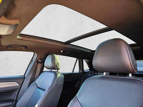 Used 2020 Volkswagen Atlas Cross Sport SE w/ Panoramic Sunroof Package FWD image 15