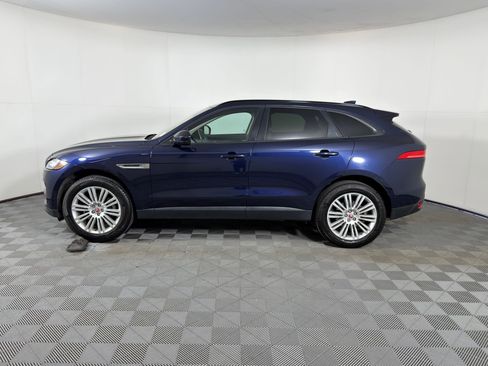 Used 2017 Jaguar F-PACE Premium image 2