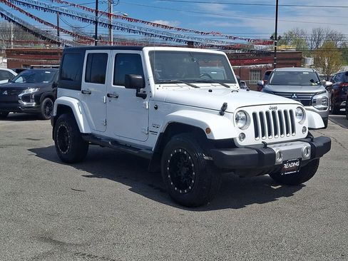 Used 2017 Jeep Wrangler Unlimited Sahara w/ Dual Top Group AWD/4WD image 4