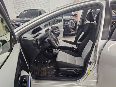 Used 2012 Toyota Prius C One image 28