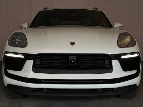 Used 2022 Porsche Macan AWD/4WD image 24