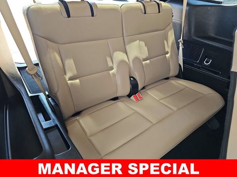 Used 2023 Ford Explorer Limited AWD/4WD image 12