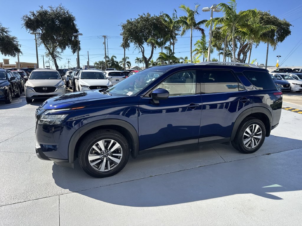 Used 2022 Nissan Pathfinder SL w/ SL Black Package AWD/4WD image 10