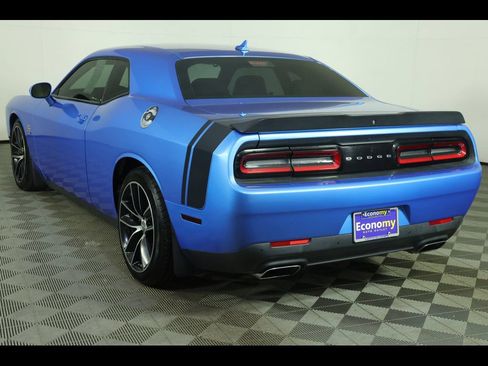 Used 2016 Dodge Challenger R/T Scat Pack w/ Leather Interior Group RWD image 16