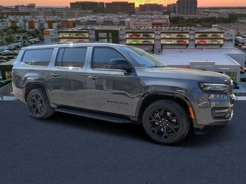 Used 2025 Jeep Wagoneer L Series II image 1