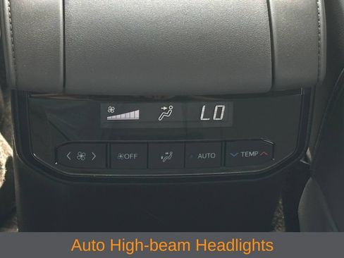 Used 2023 Toyota Highlander XLE FWD image 13