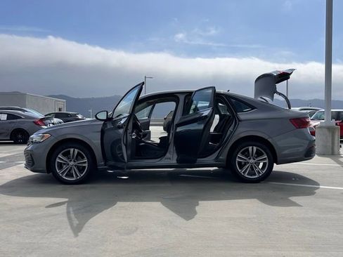 Used 2024 Volkswagen Jetta SE FWD image 27