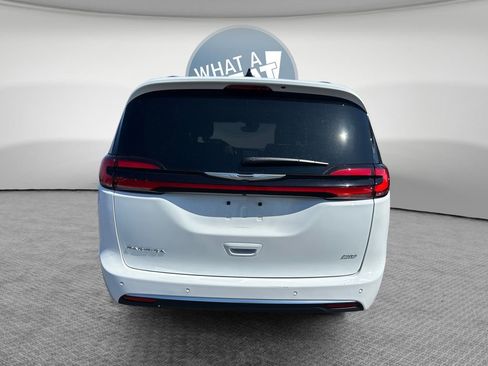 Certified 2023 Chrysler Pacifica Pinnacle AWD/4WD image 5