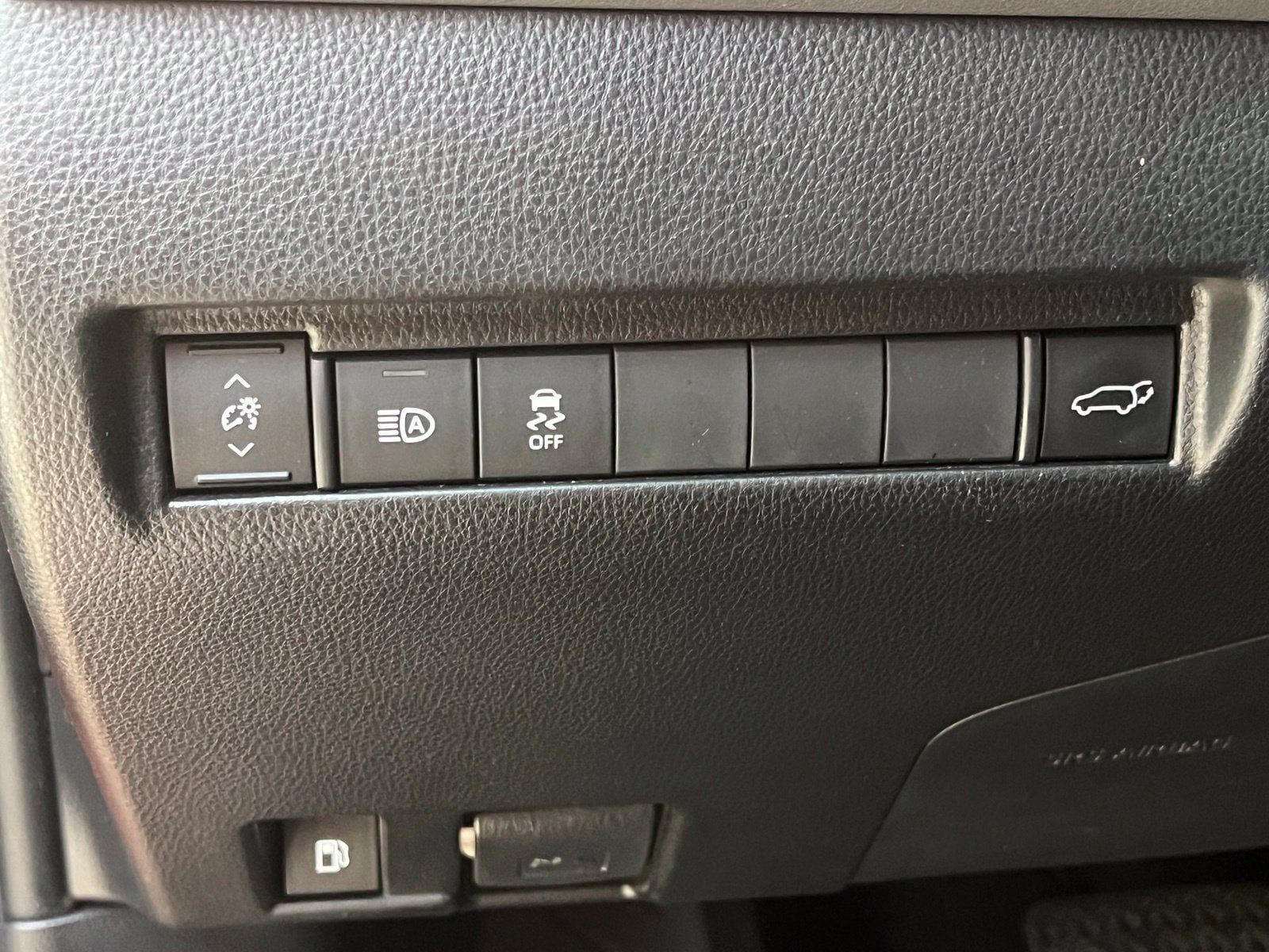 Used 2023 Toyota Venza XLE AWD/4WD image 26
