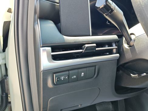 Used 2025 Hyundai Santa Cruz SE FWD image 23