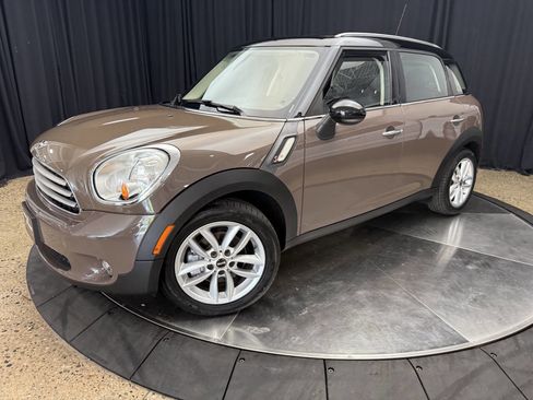 Used 2011 MINI Cooper Countryman image 2