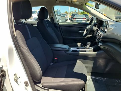 Used 2024 Nissan Sentra SV FWD image 17
