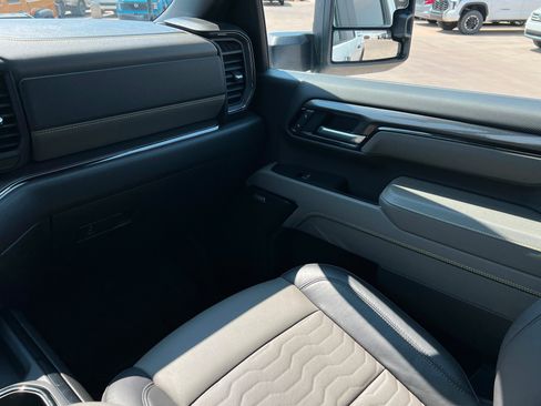 Used 2026 Chevrolet Silverado 2500 ZR2 AWD/4WD image 11