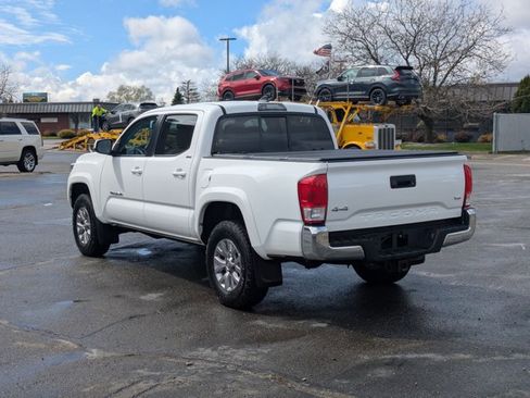 Used 2017 Toyota Tacoma SR5 w/ Tow Package image 7