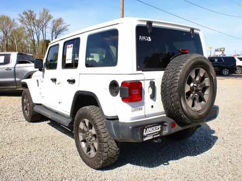 Used 2018 Jeep Wrangler Unlimited Sahara image 10