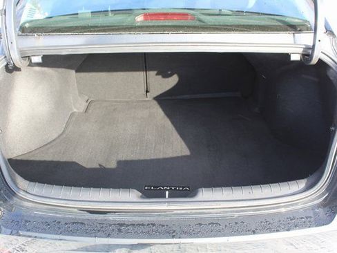 Used 2023 Hyundai Elantra Limited image 12