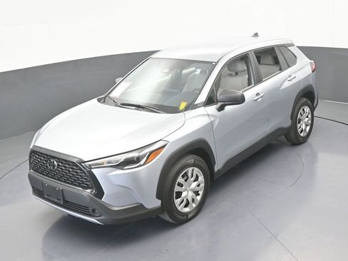 Used 2025 Toyota Corolla Cross L FWD image 42