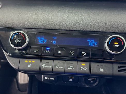 Used 2021 Hyundai Elantra SEL w/ Convenience Package image 17