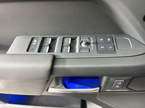 New 2026 Land Rover Defender 110 X-Dynamic SE AWD/4WD image 19