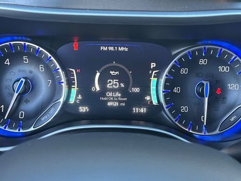 Used 2024 Chrysler Pacifica Touring-L image 28