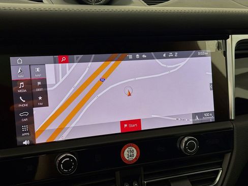 Certified 2026 Porsche Macan image 14