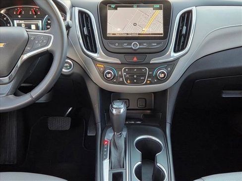 Used 2018 Chevrolet Equinox Premier image 17
