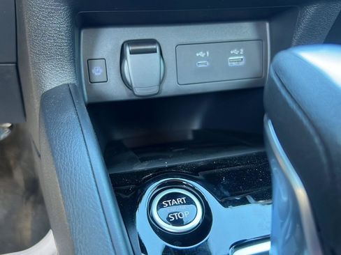 New 2025 Nissan Versa SR w/ Trunk Package image 20