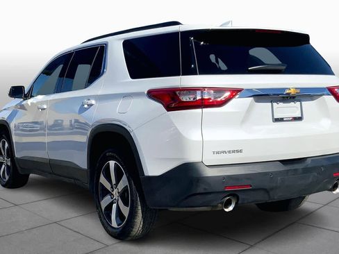 Used 2020 Chevrolet Traverse LT w/ LT Premium Package image 12